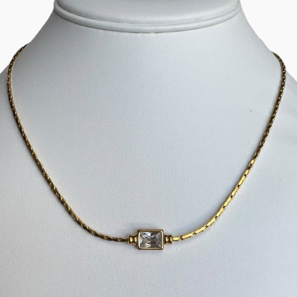 Elegant Gold or Silver Necklace with Square Pendant